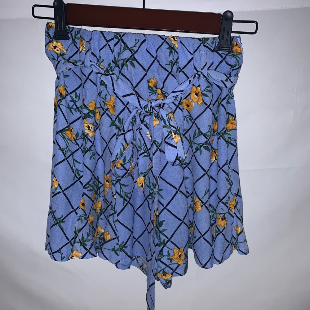 NWOT 😍 Adorable Flowy Shorts 💙